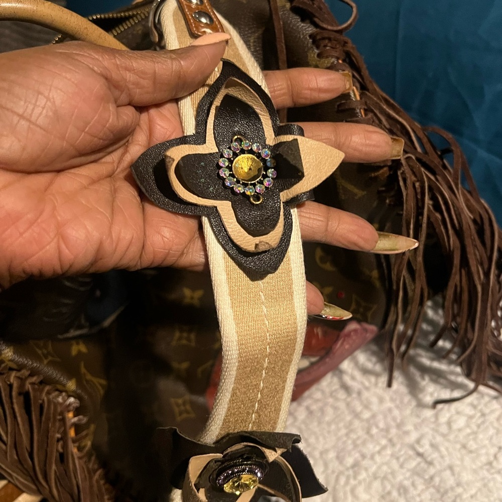 30 Louis Vuitton speedy bag with custom lady eyes and lips - Picture 3 of 9